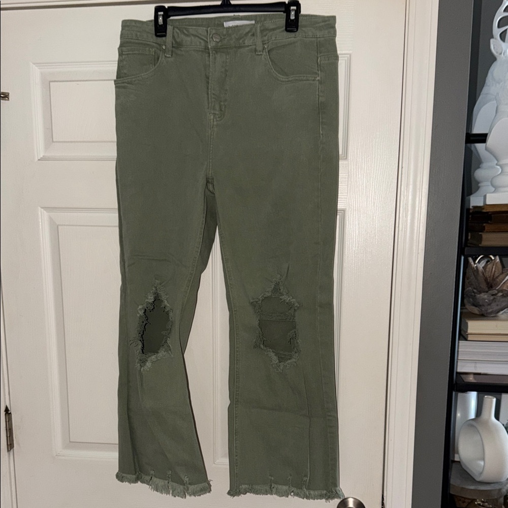 Risen jeans new with tags size 1x cropped distressed jeans in Olive